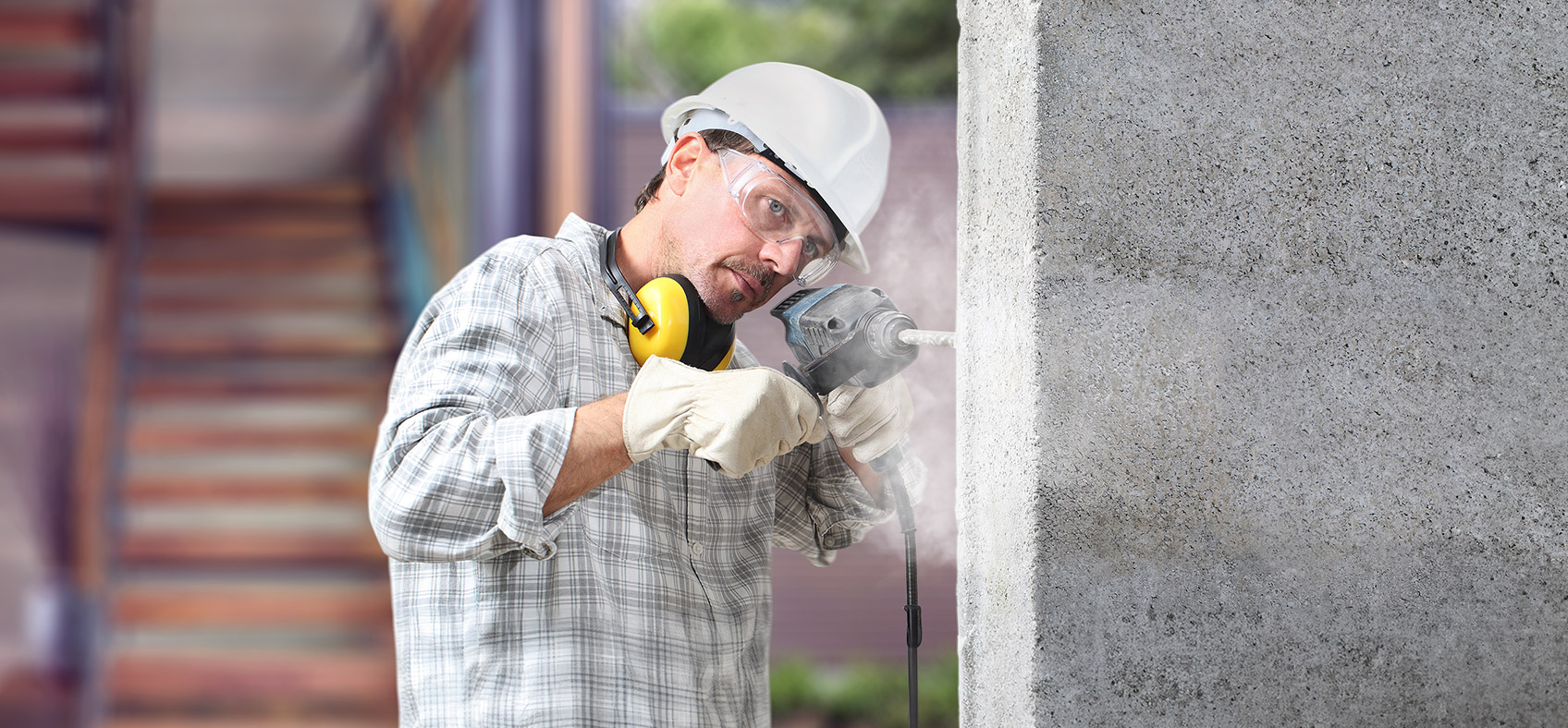 При покупке ударной дрели набор сверл в подарок